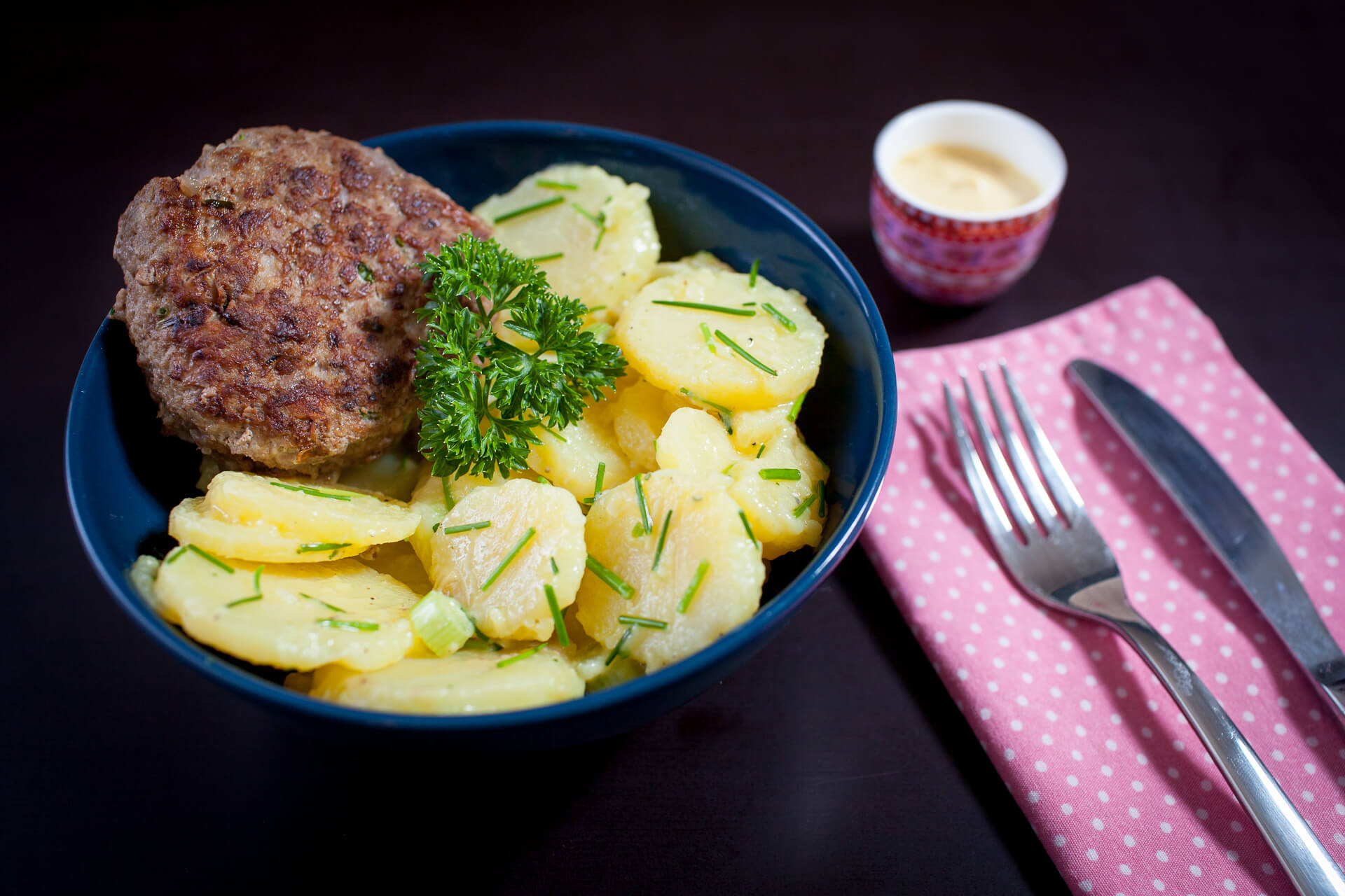 Frikadelle auf Salat – EinStückLand | EinStückLand
